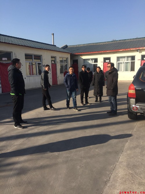 市水務(wù)公司領(lǐng)導春節(jié)前對各供水站安全檢查